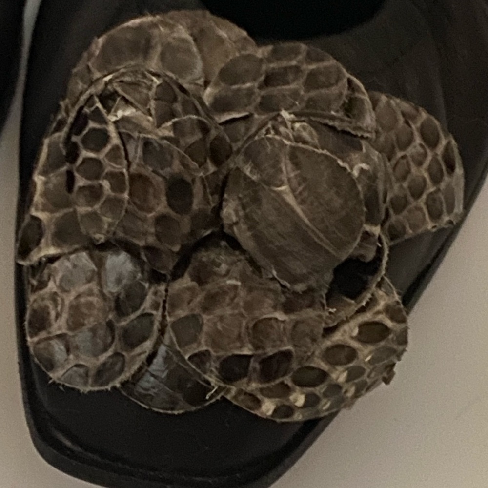 Santoni Luxury Handmade in Italy Ballet Flats with Snakeskin Leather Flower